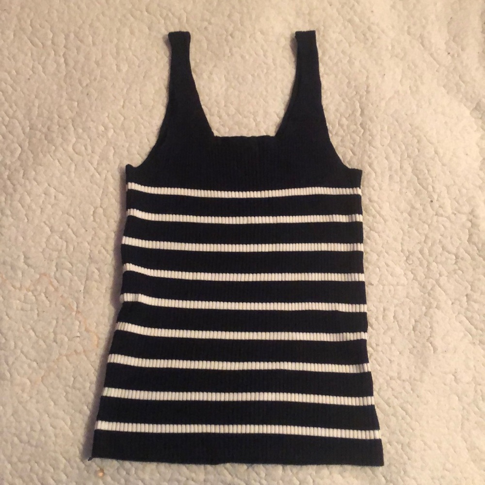 🌟Old navy with white stripes shirt🌟